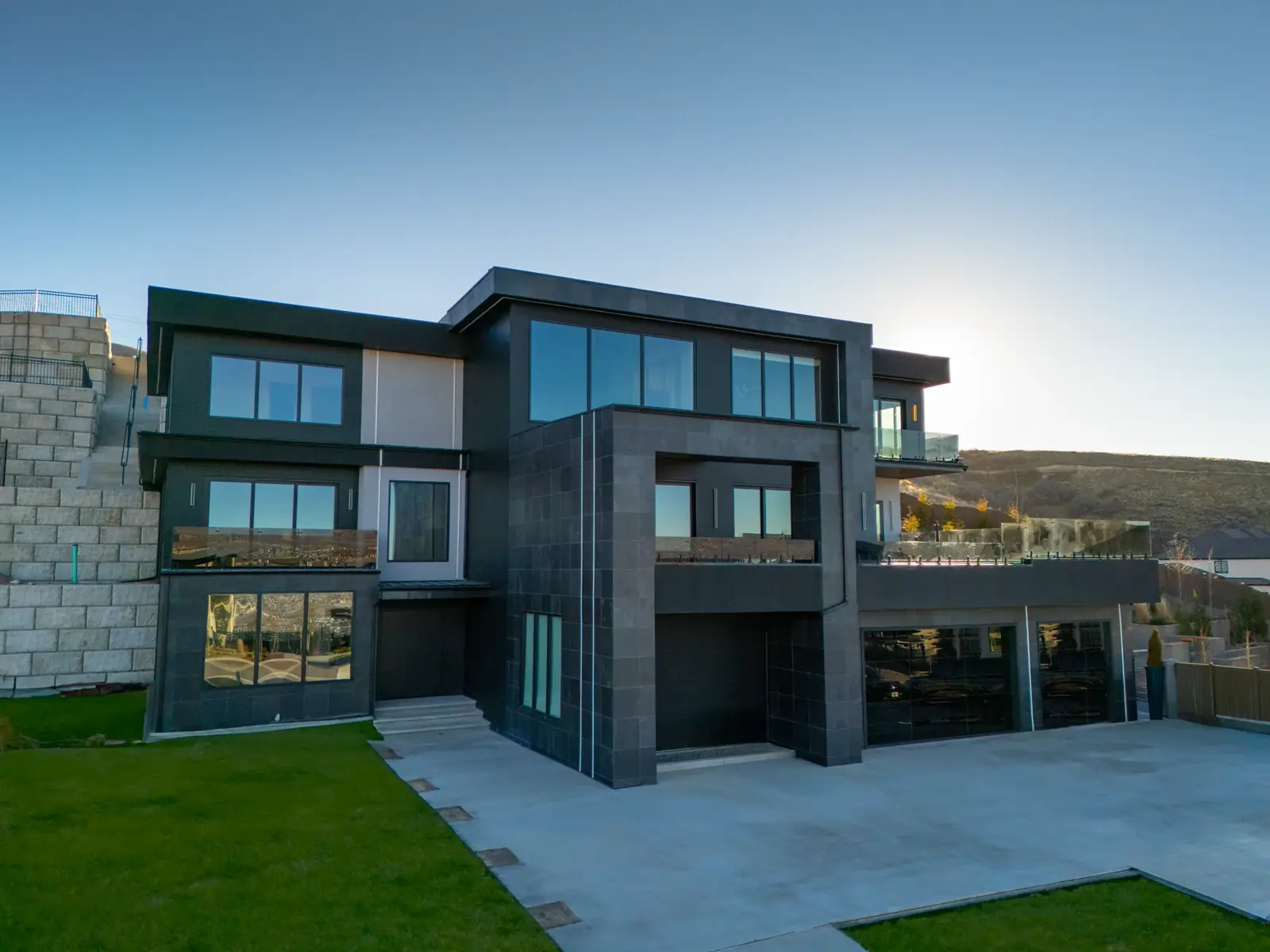 Paredes Residence
