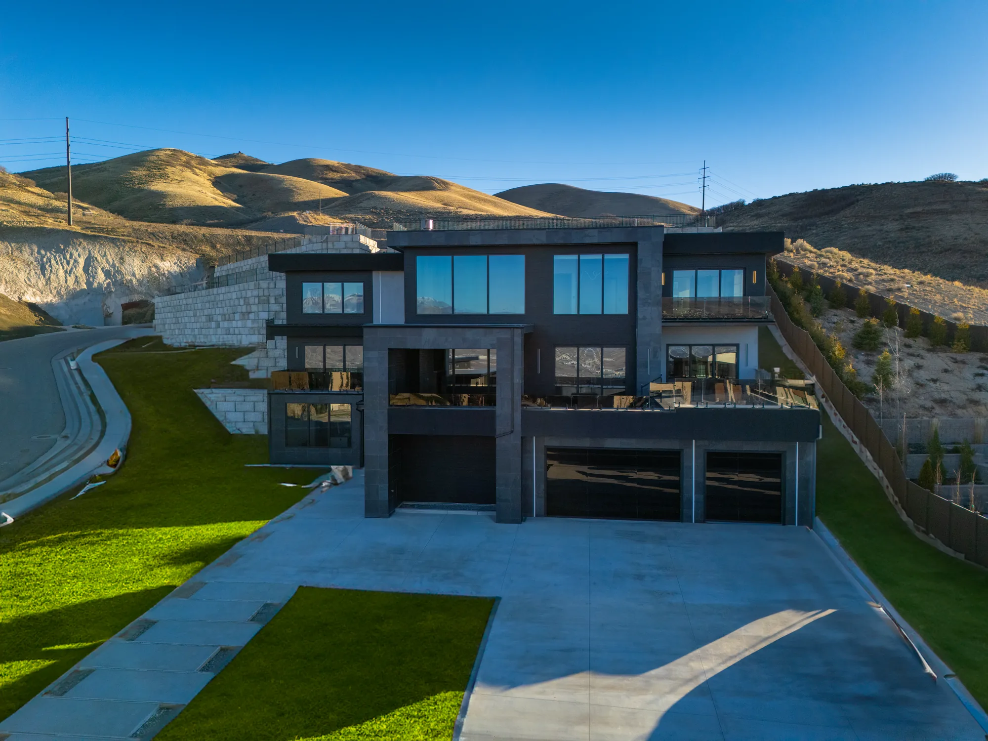 Paredes Residence gallery 1