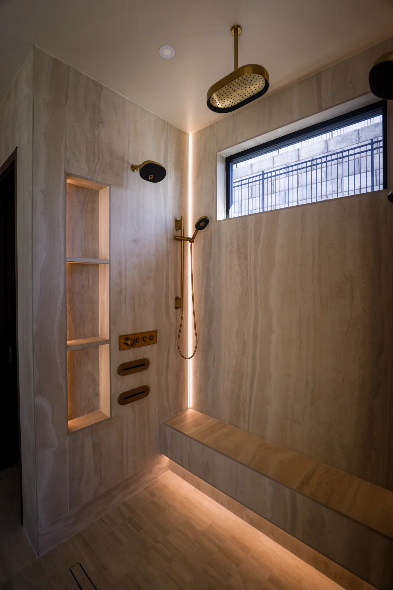 Paredes Residence gallery 6